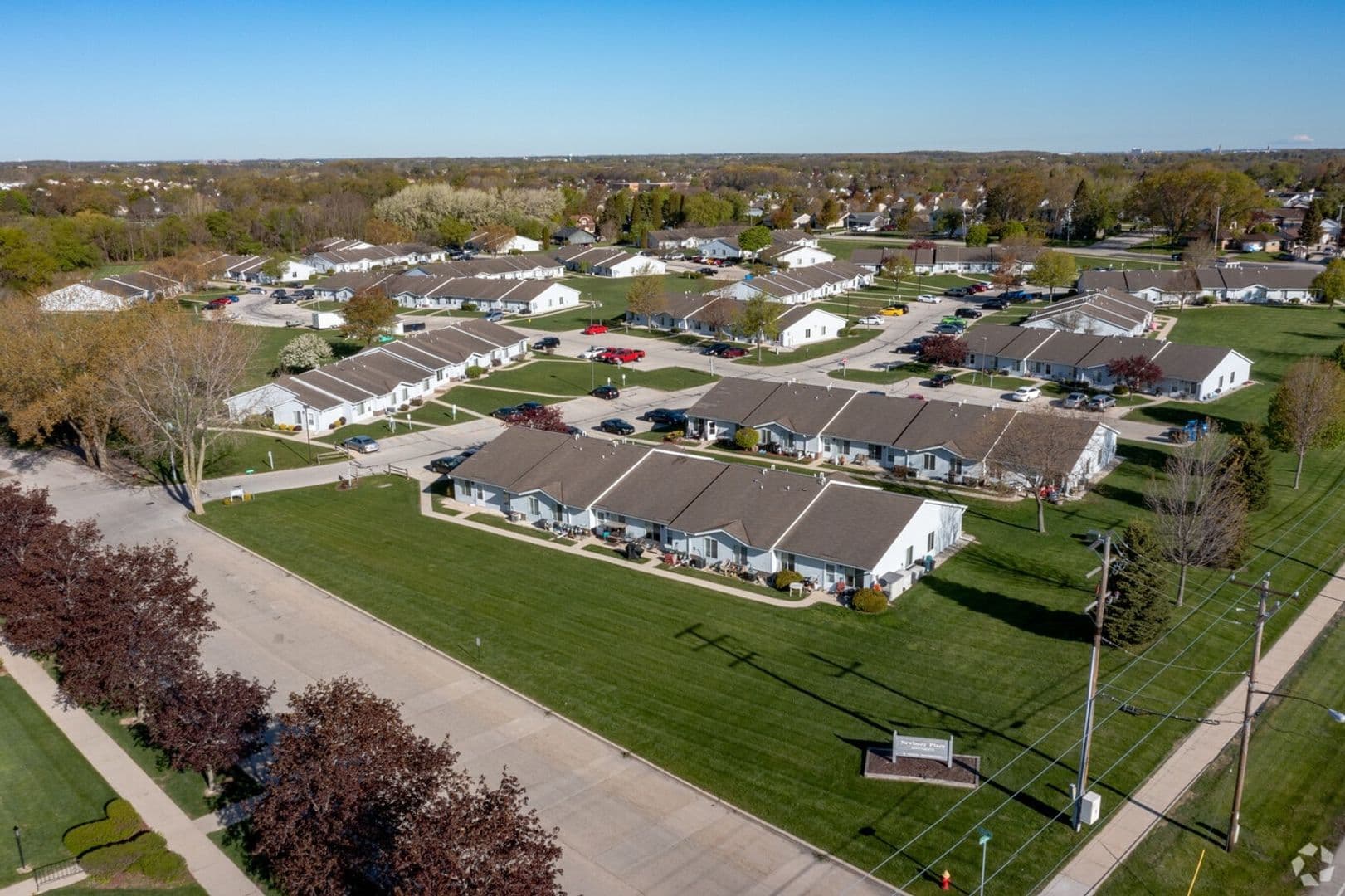Oak Creek Apartment: 8385 S. Yorkshire Dr.