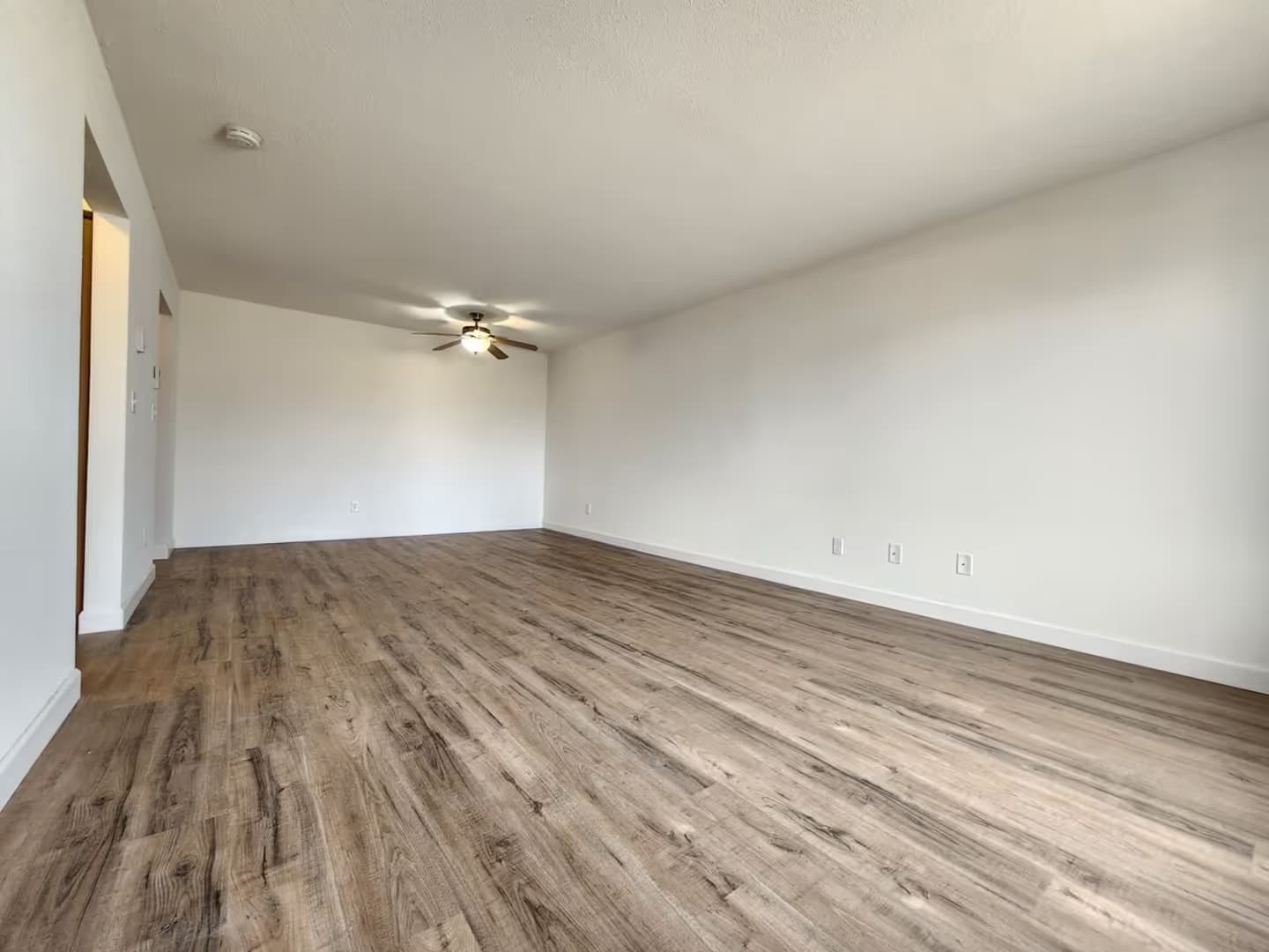 Oak Creek Apartment: 8385 S. Yorkshire Dr.