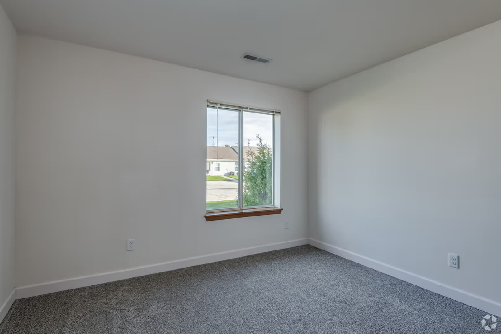 Oak Creek Apartment: 8385 S. Yorkshire Dr.
