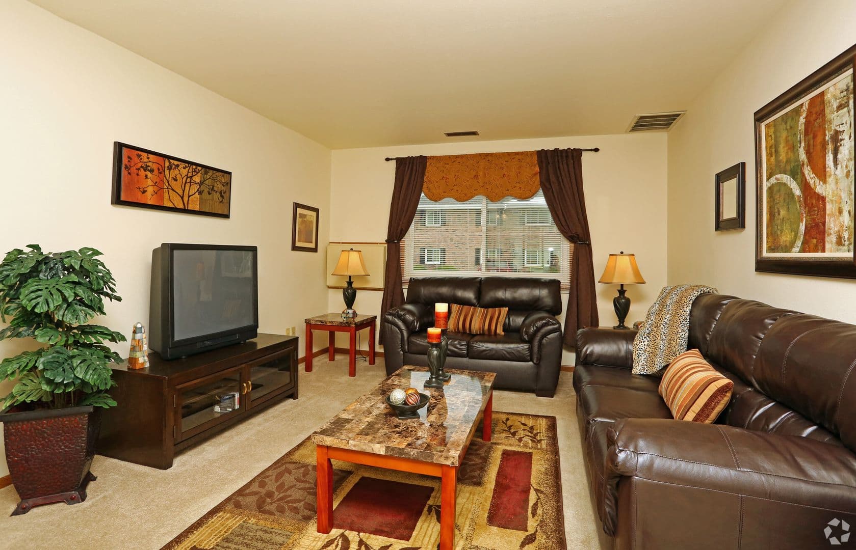 Green Bay Apartment: 2021 Deckner Ave.