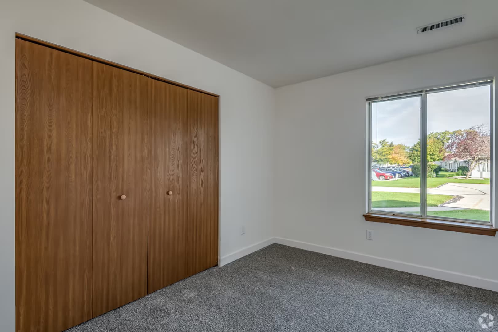 Oak Creek Apartment: 8385 S. Yorkshire Dr.