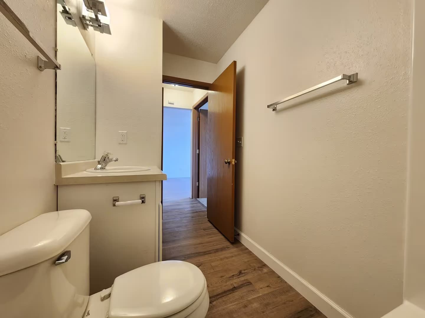 Oak Creek Apartment: 8385 S. Yorkshire Dr.