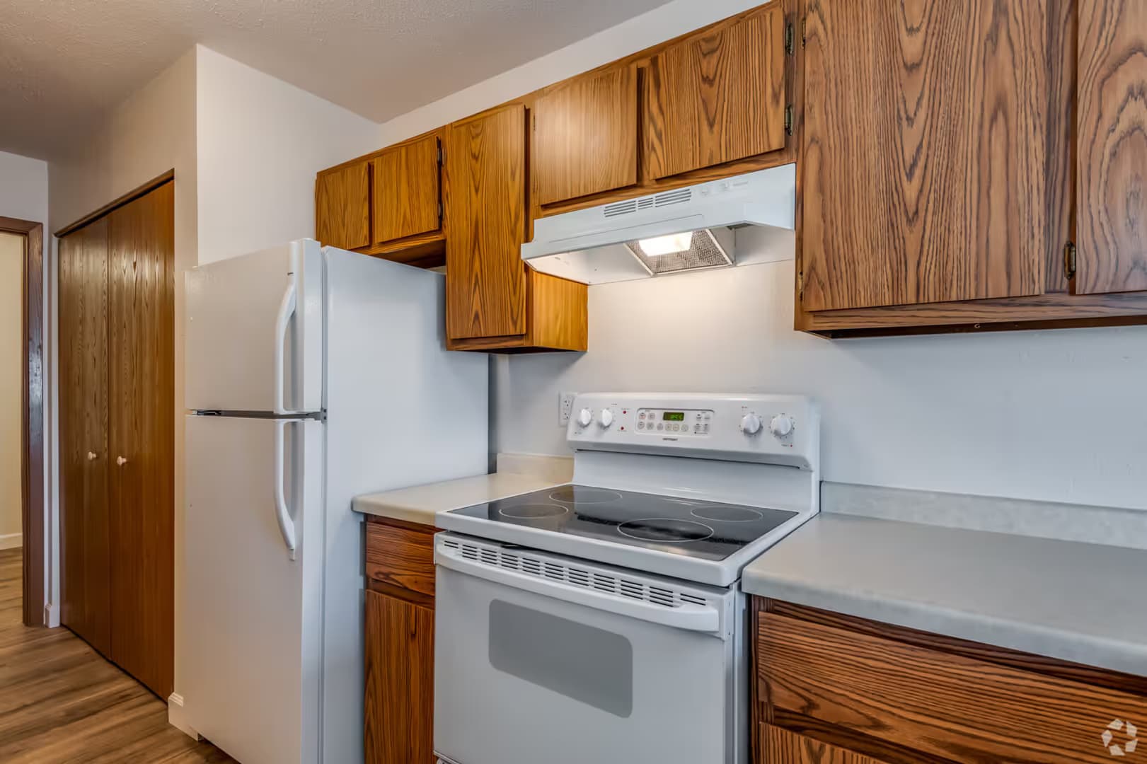 Oak Creek Apartment: 8385 S. Yorkshire Dr.