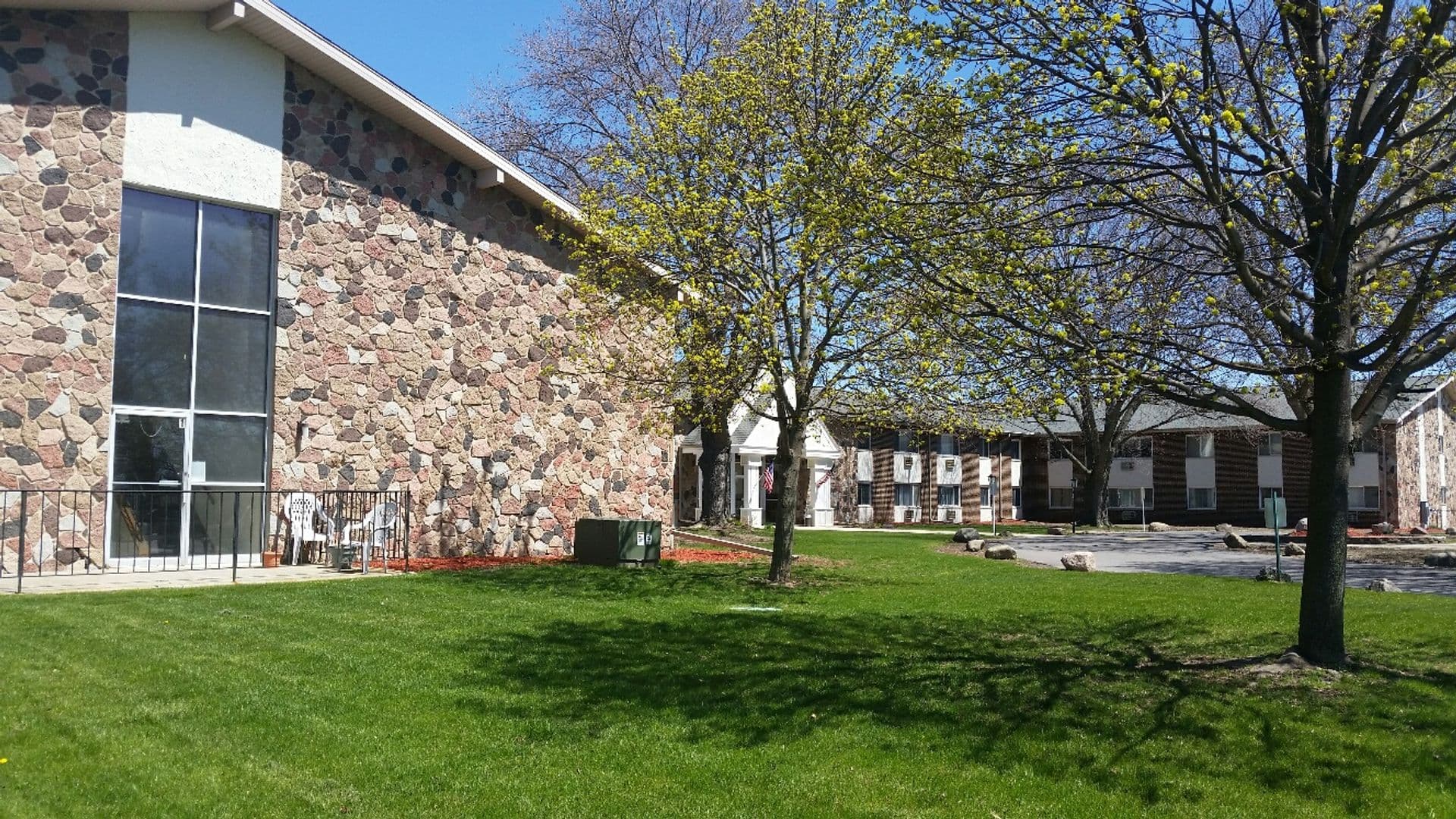 Mount Pleasant Apartment: 5000 Graceland Blvd.