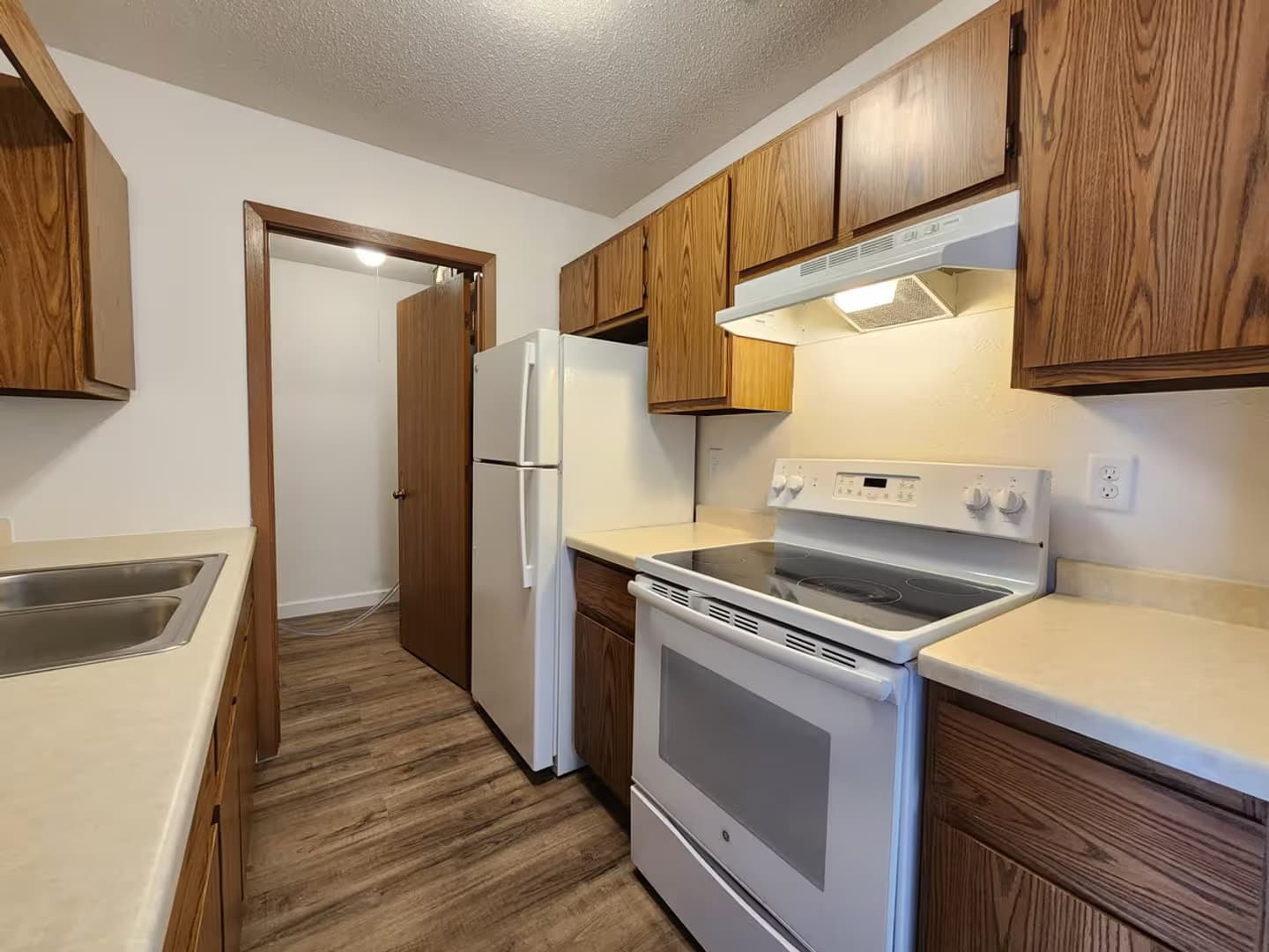 Oak Creek Apartment: 8385 S. Yorkshire Dr.