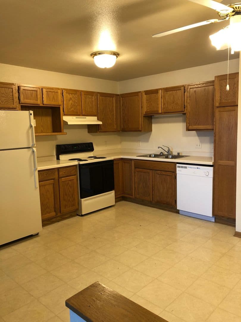 Mayville Apartment: 301 S. Mountin Drive