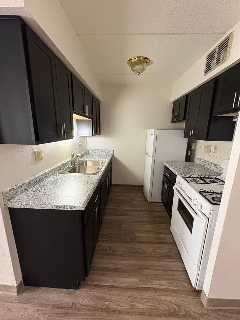 Milwaukee Apartment: 3963 S 76th St Unit 3