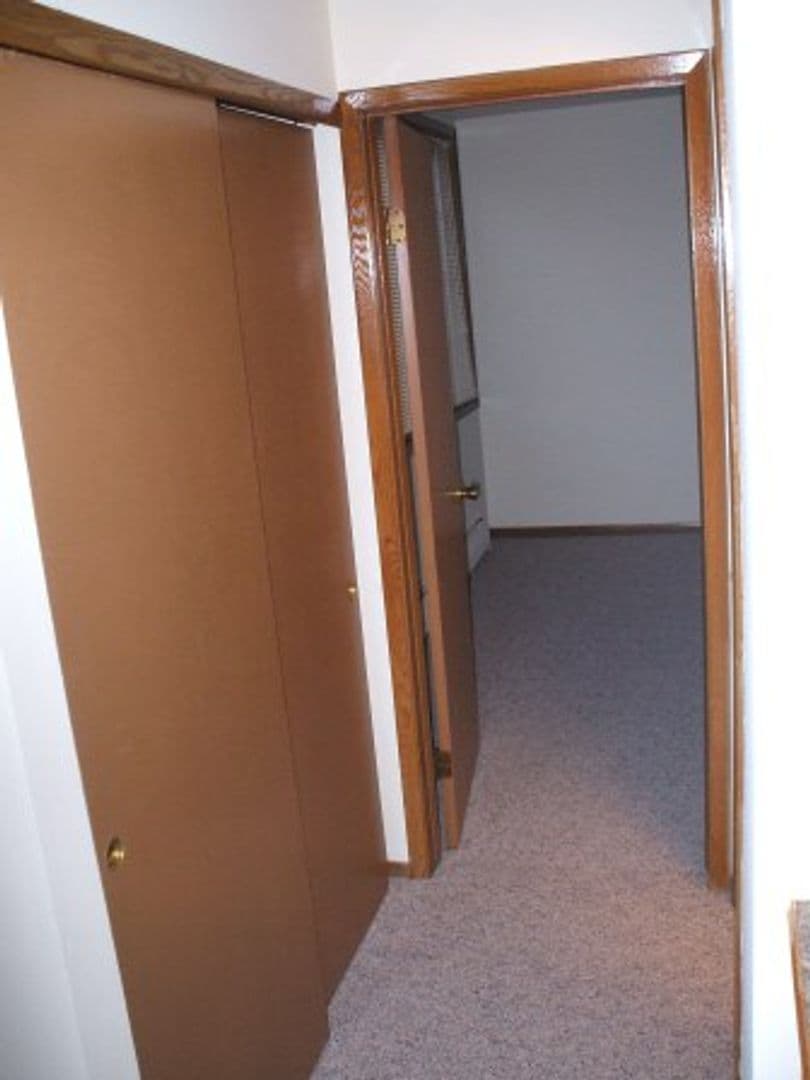Oak Creek Apartment: 7926 S. Wildwood Drive #1