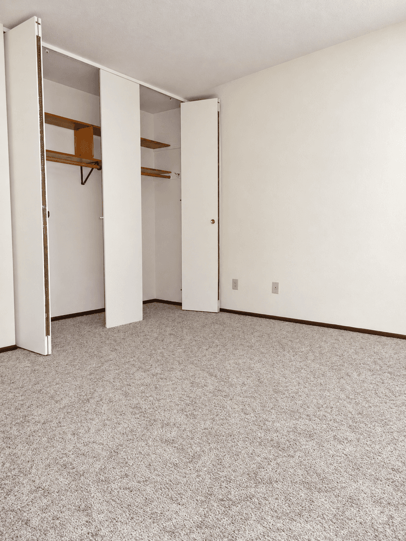 Oak Creek Apartment: 7926 S. Wildwood Drive #1