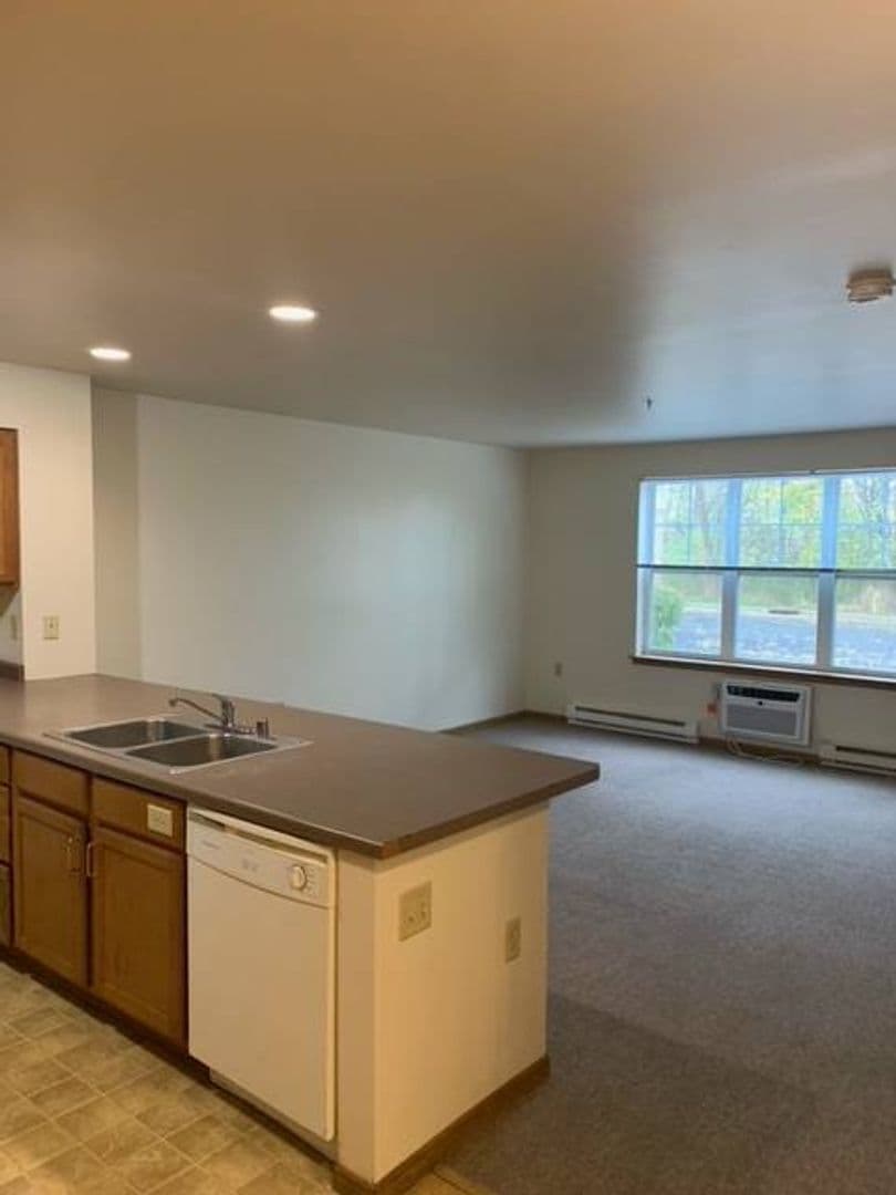 Racine Apartment: 1403 W. 6th St.