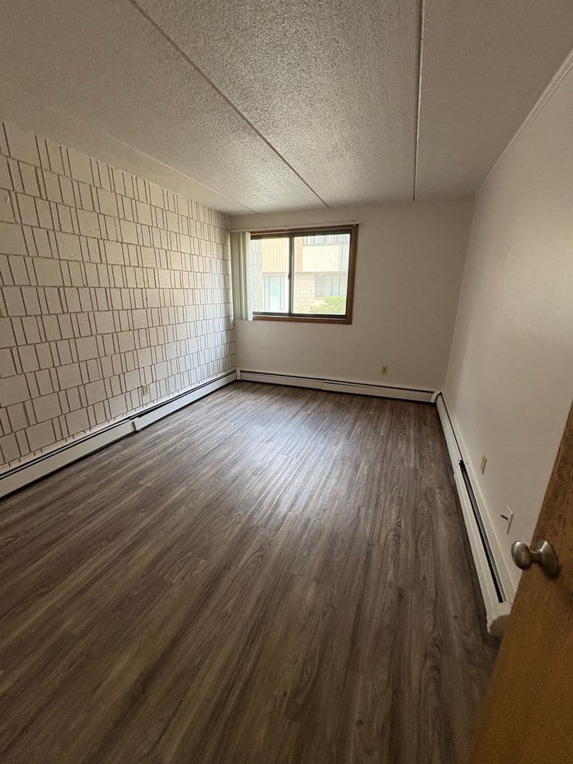 Milwaukee Apartment: 3963 S 76th St Unit 3