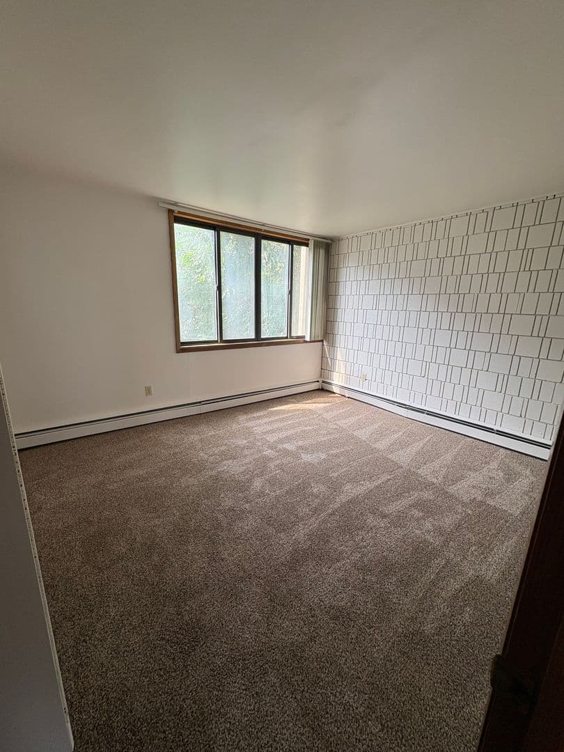 Milwaukee Apartment: 3963 S 76th St Unit 3