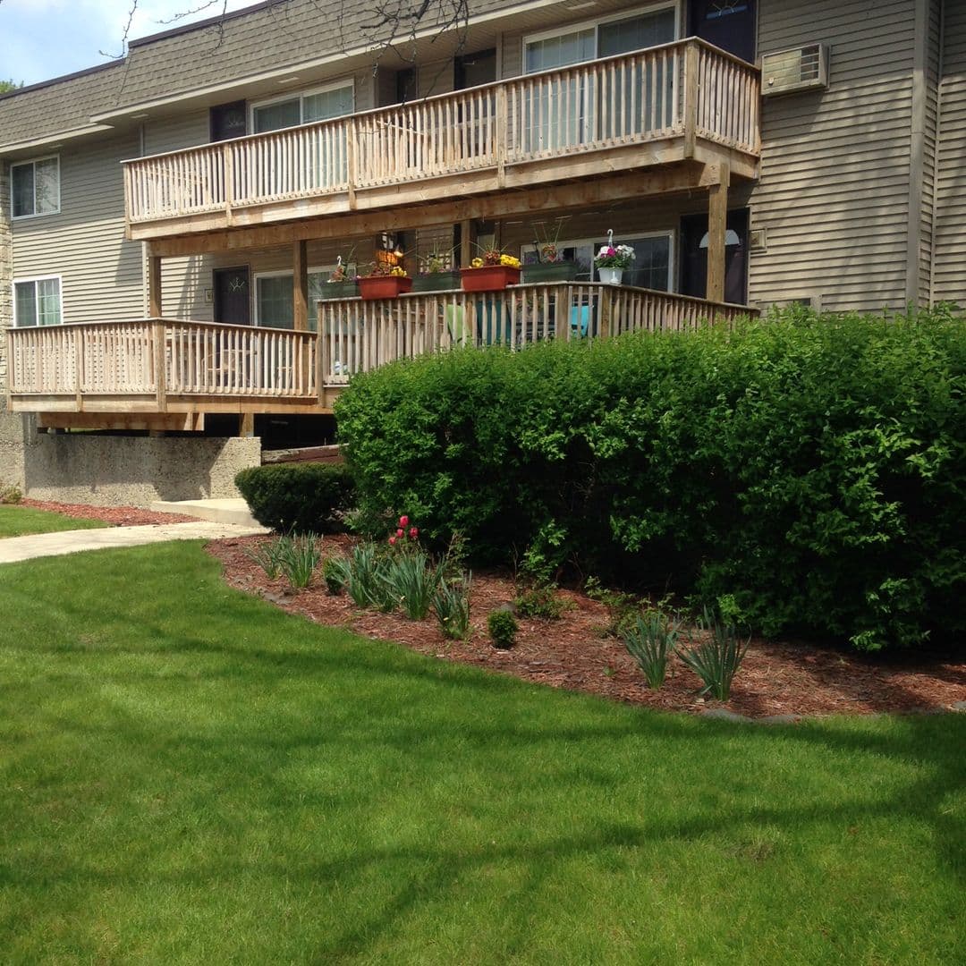 Oak Creek Apartment: 7926 S. Wildwood Drive #1