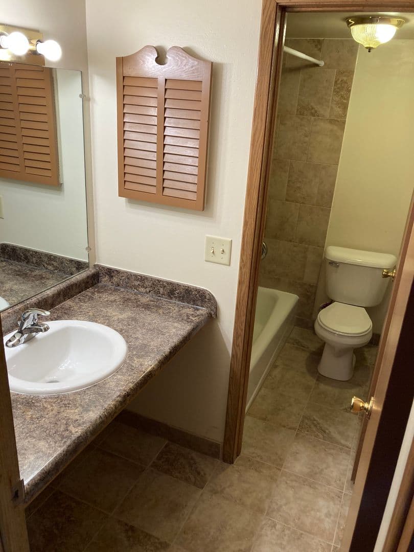 Oak Creek Apartment: 7926 S. Wildwood Drive #1
