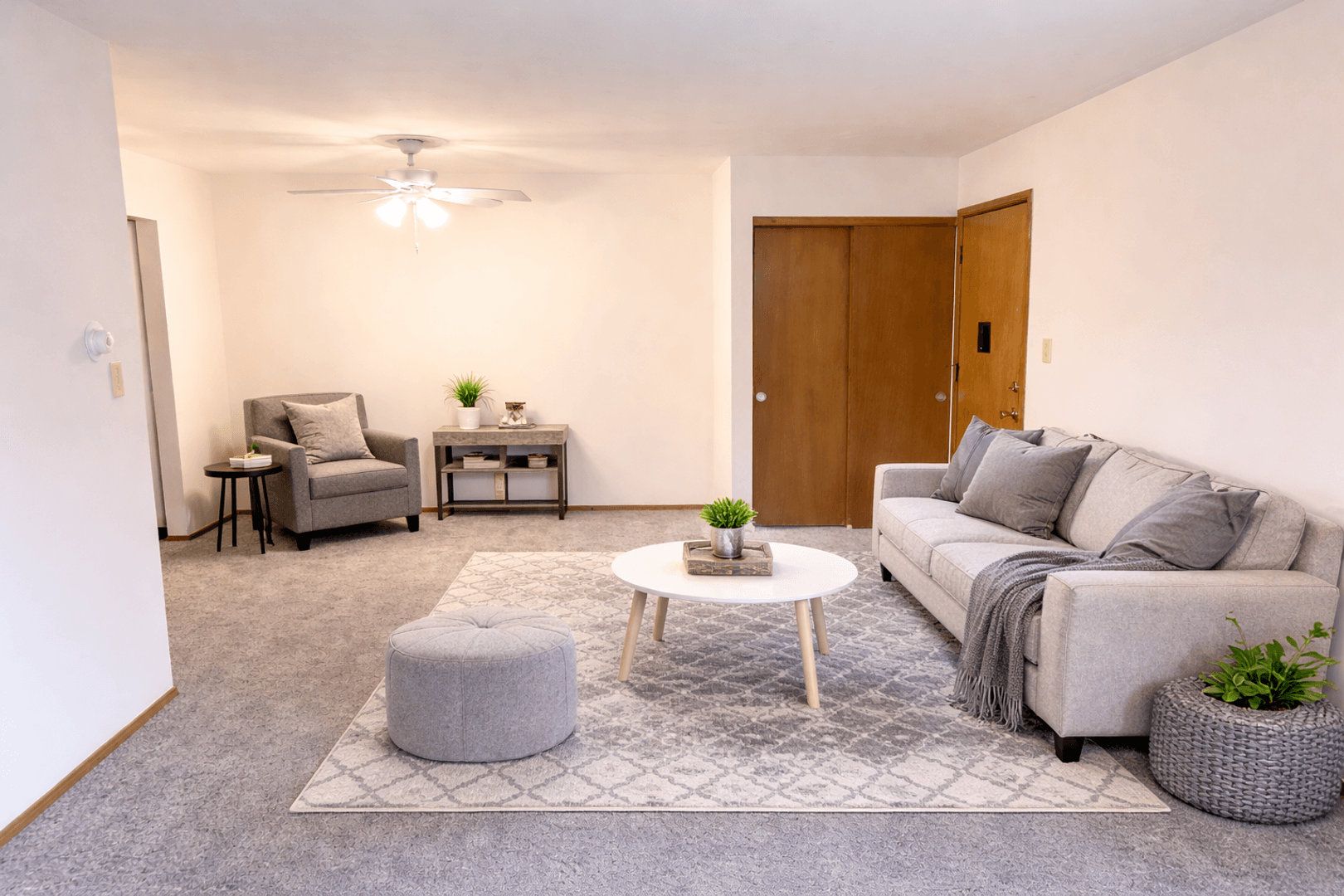 Oak Creek Apartment: 8828 S. Oak Park Drive