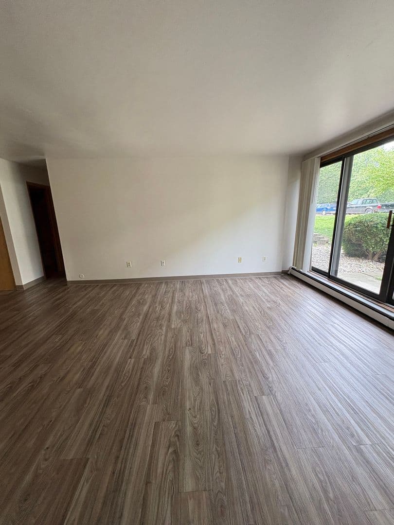 Milwaukee Apartment: 3963 S 76th St Unit 3