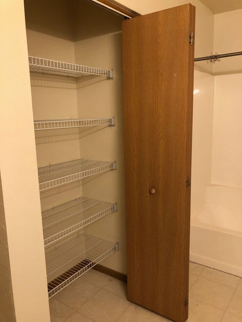Mayville Apartment: 301 S. Mountin Drive