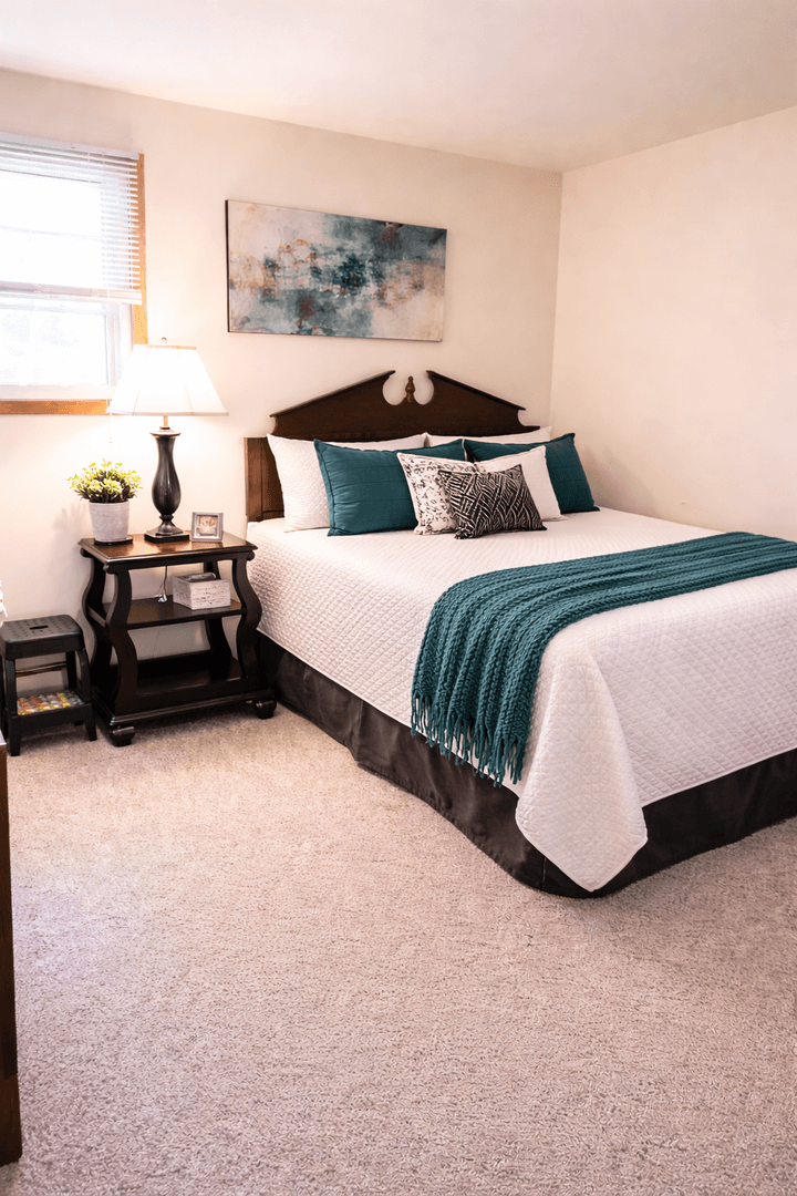 Oak Creek Apartment: 8828 S. Oak Park Drive
