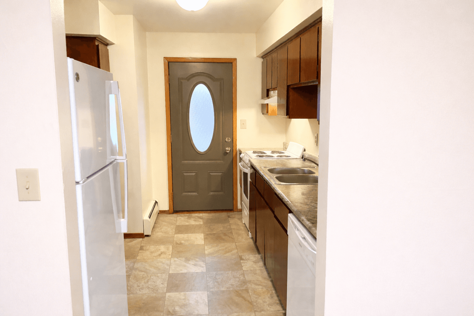 Oak Creek Apartment: 8828 S. Oak Park Drive