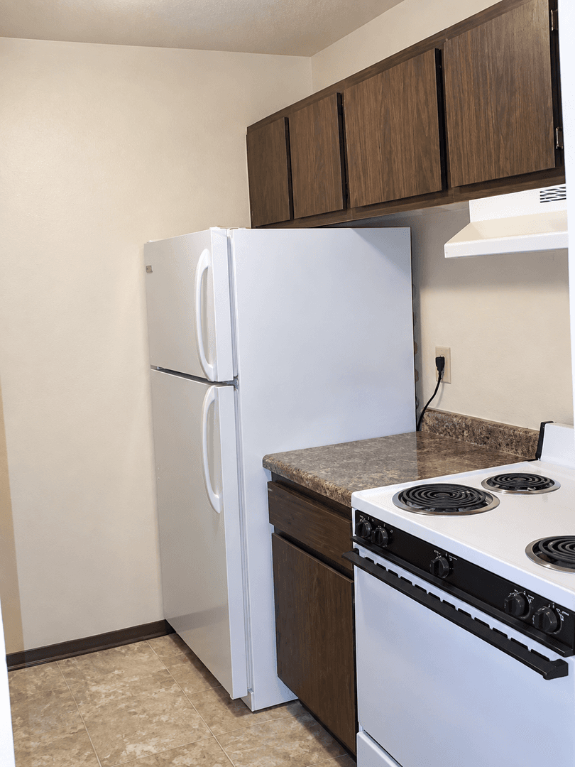 Oak Creek Apartment: 7926 S. Wildwood Drive #1