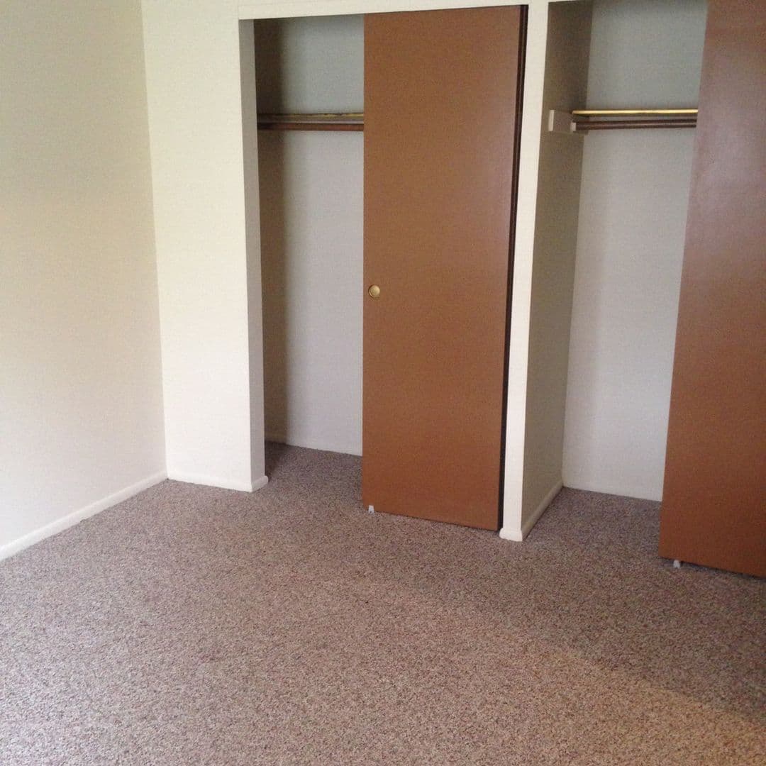 Oak Creek Apartment: 7926 S. Wildwood Drive #1