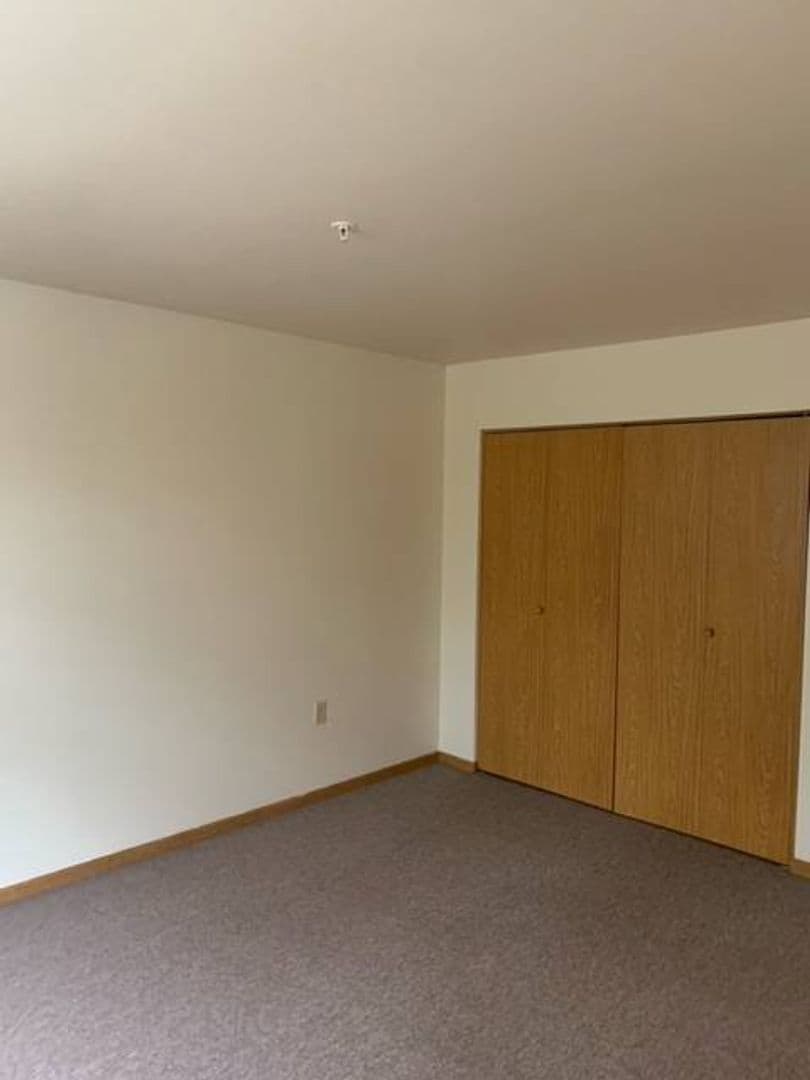 Racine Apartment: 1403 W. 6th St.