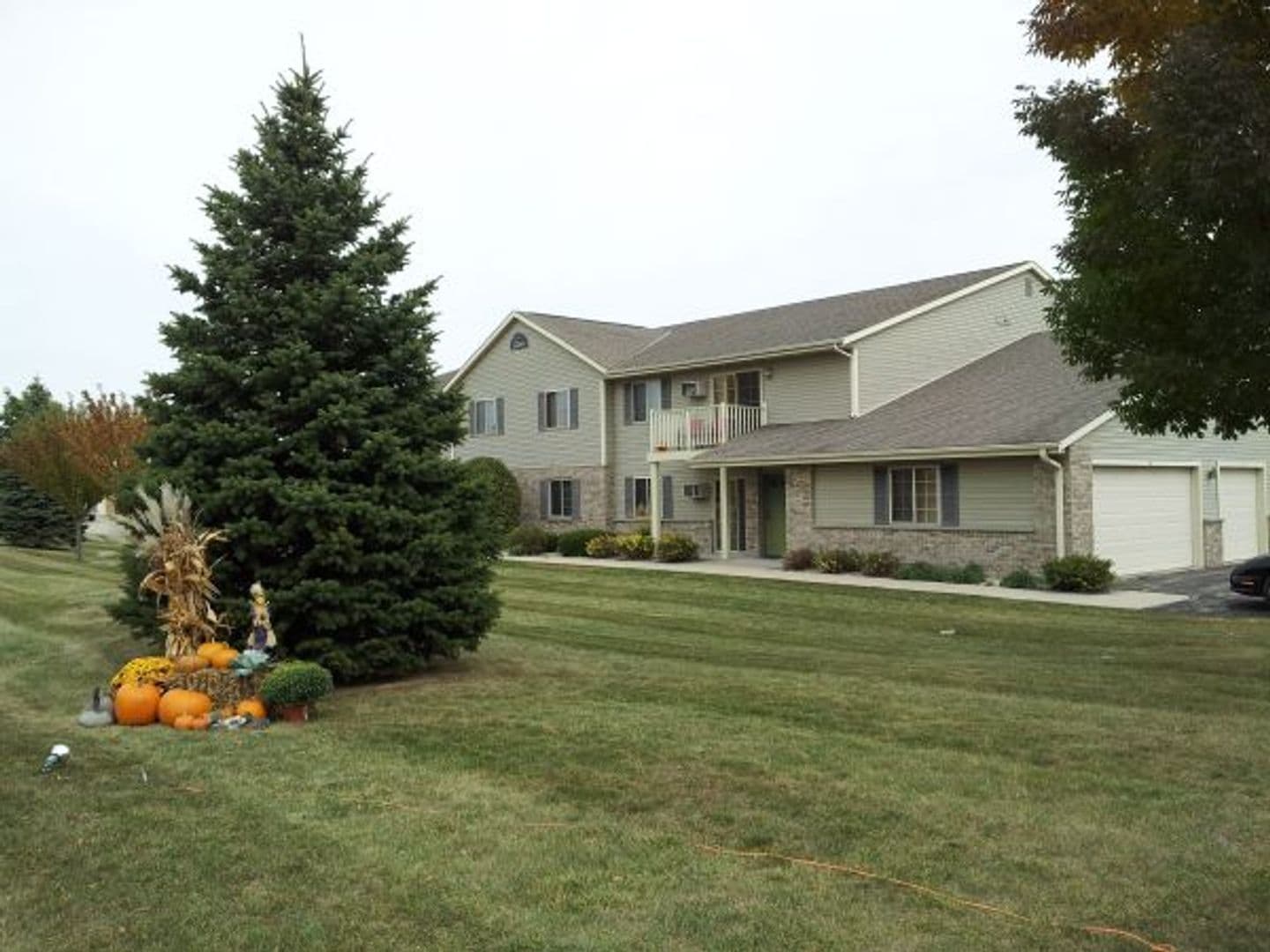 Mayville Apartment: 50, 68 S. Mountin Dr.