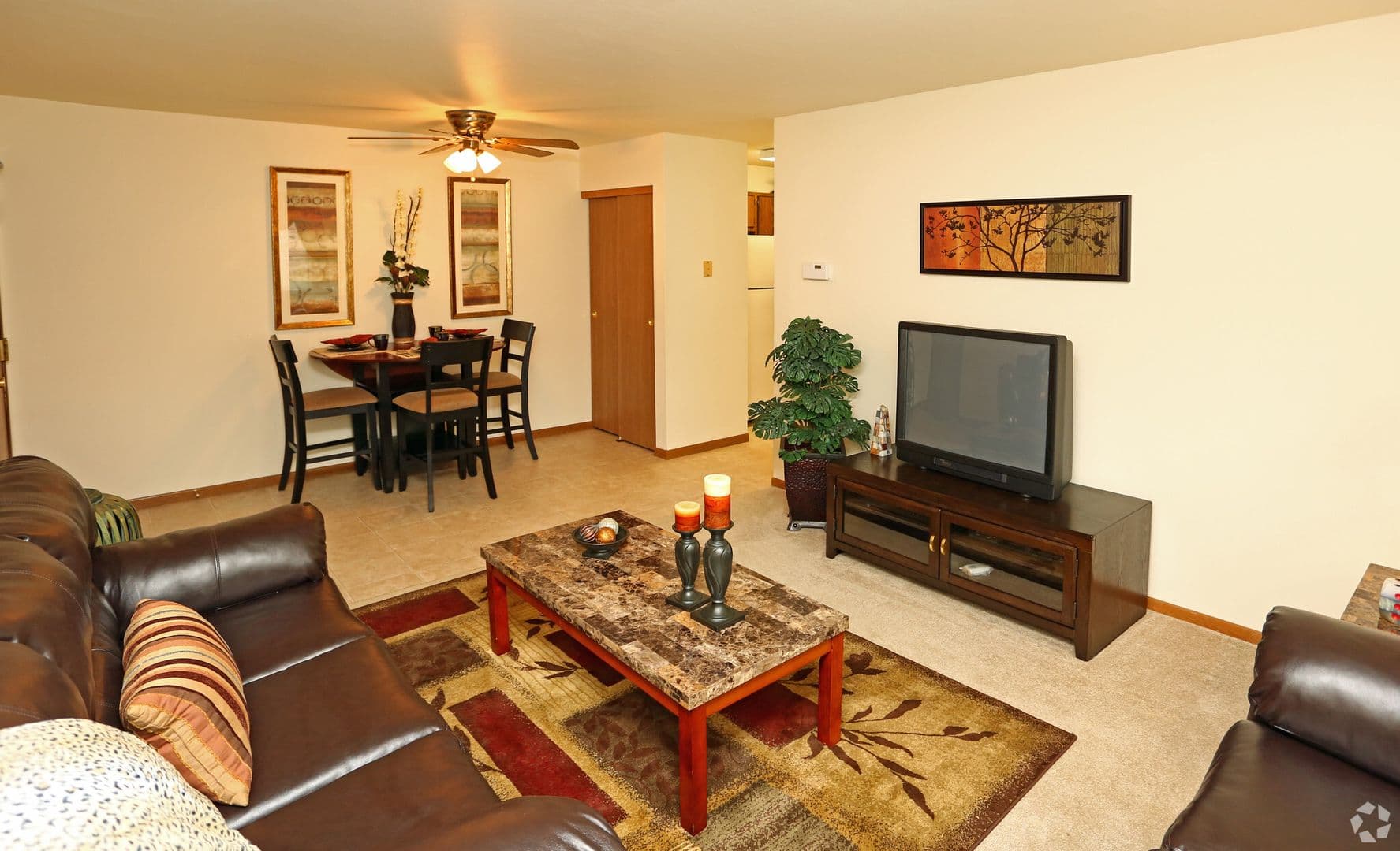 Green Bay Apartment: 2021 Deckner Ave.