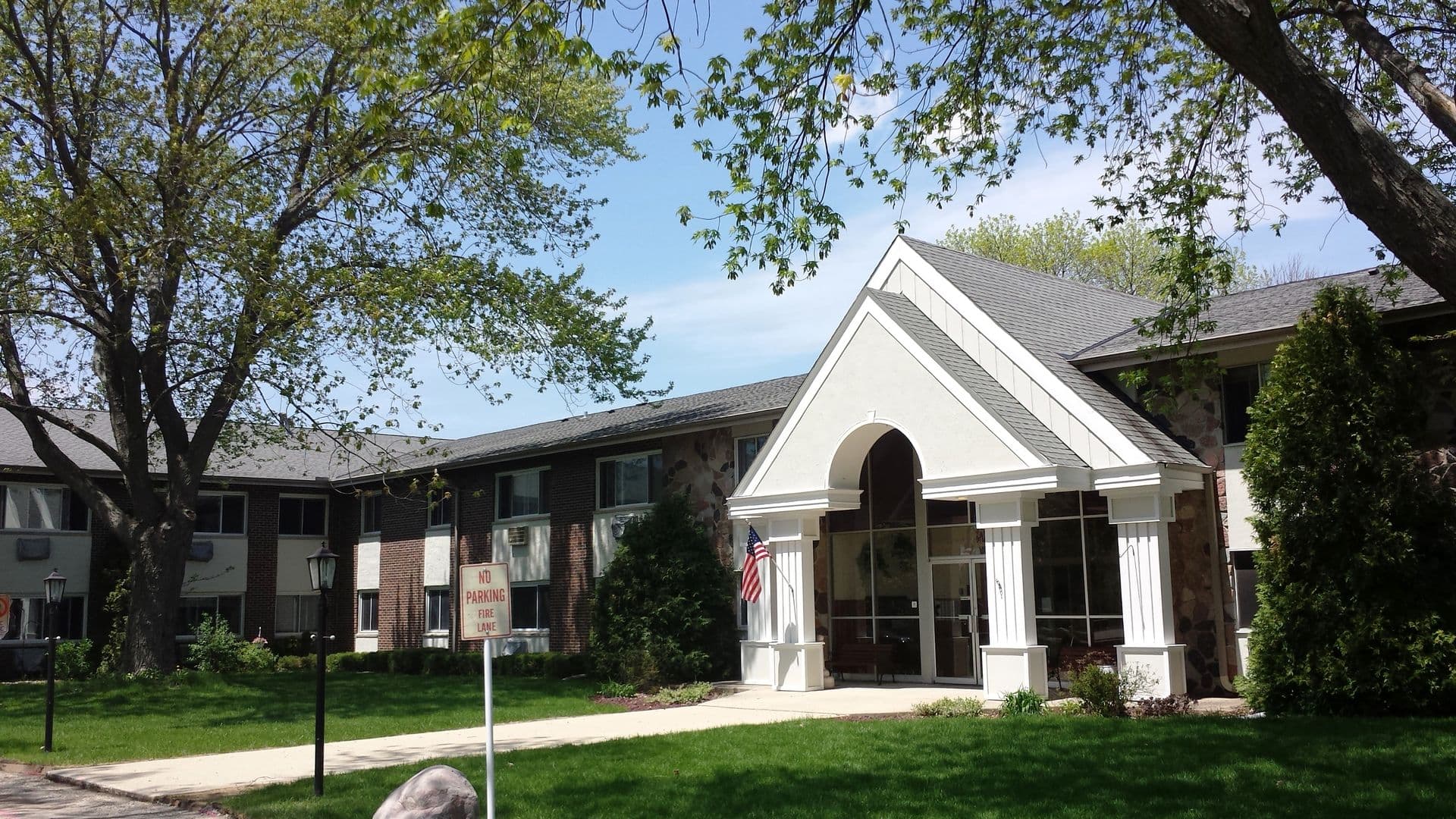 Mount Pleasant Apartment: 5000 Graceland Blvd.