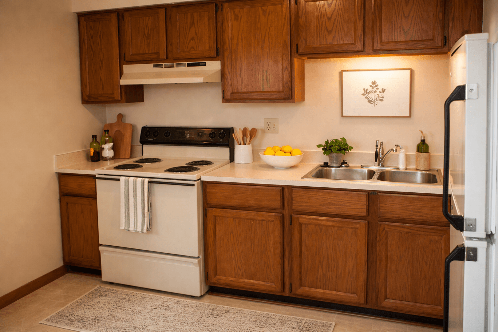 Oak Creek Apartment: 8828 S. Oak Park Drive