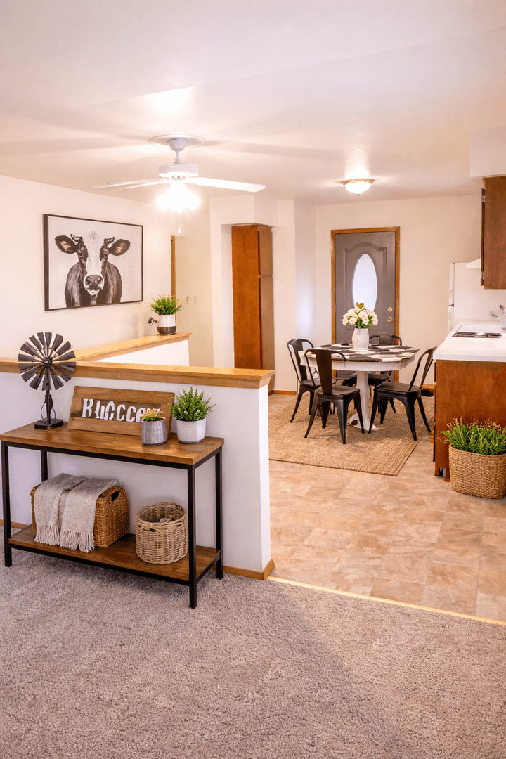 Oak Creek Apartment: 8828 S. Oak Park Drive