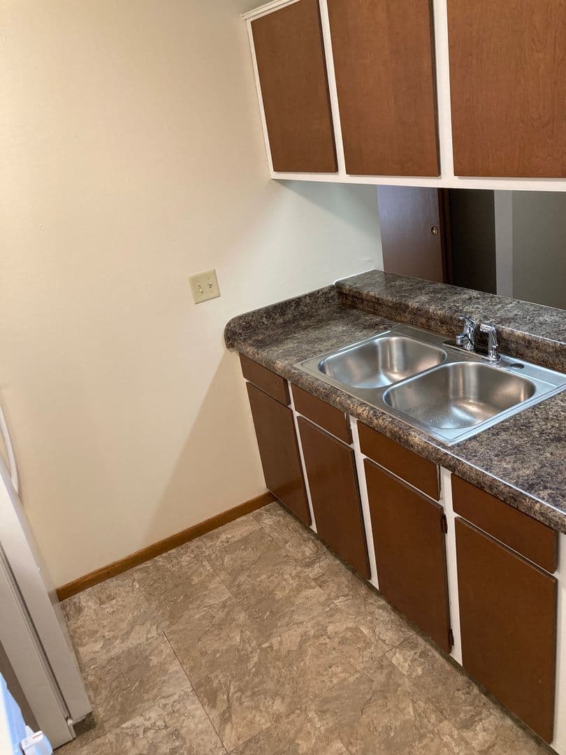 Oak Creek Apartment: 7926 S. Wildwood Drive #1