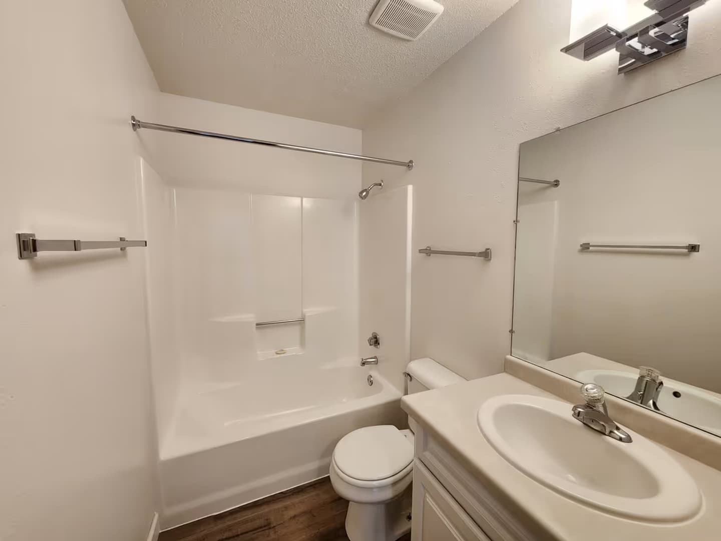 Oak Creek Apartment: 8385 S. Yorkshire Dr.