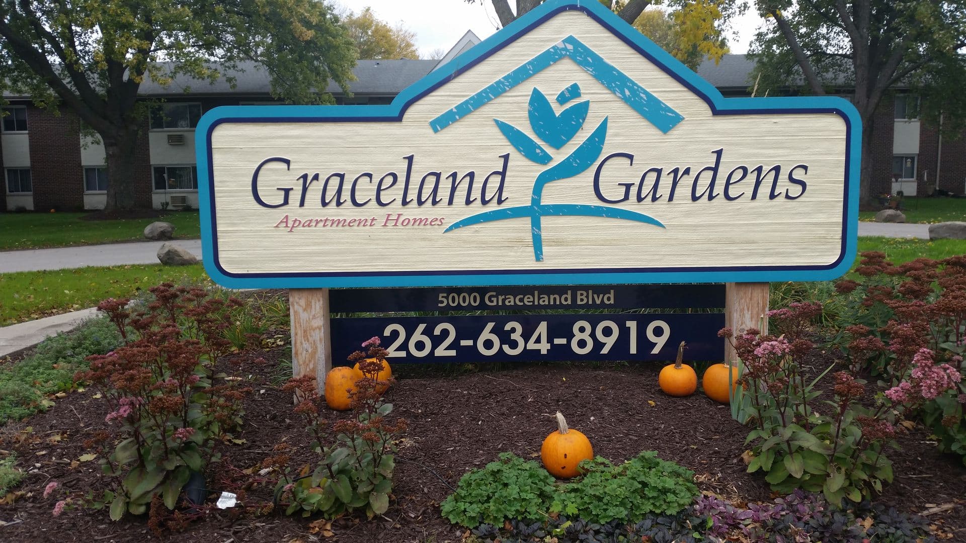 Mount Pleasant Apartment: 5000 Graceland Blvd.