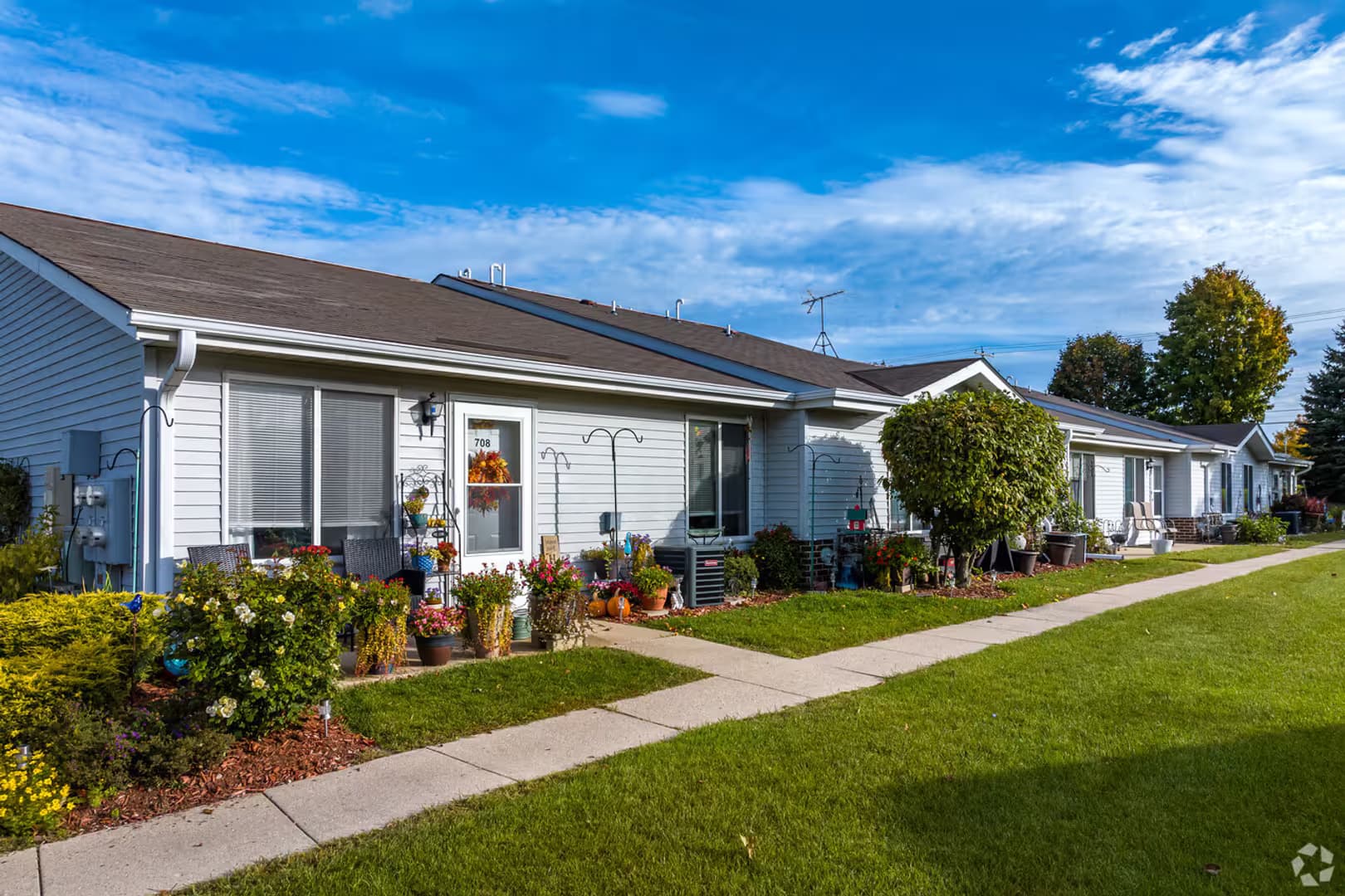 Oak Creek Apartment: 8385 S. Yorkshire Dr.