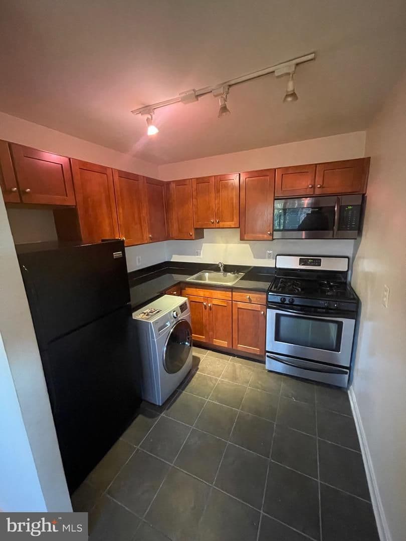 Washington House: 3111 Naylor Rd SE #301