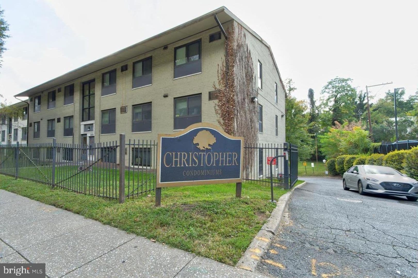 Washington House: 3111 Naylor Rd SE #301