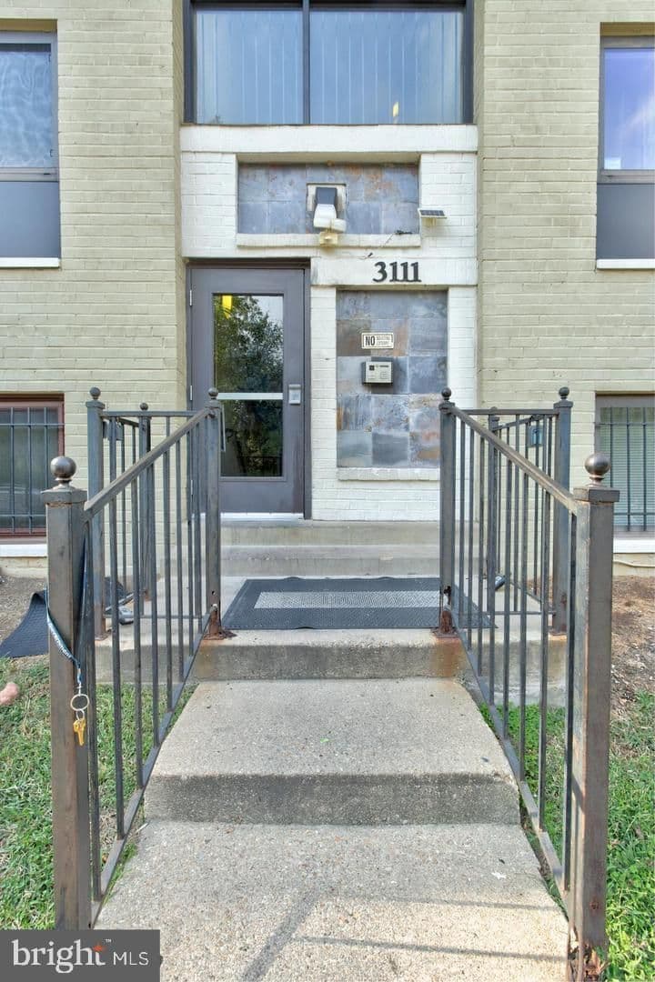 Washington House: 3111 Naylor Rd SE #301