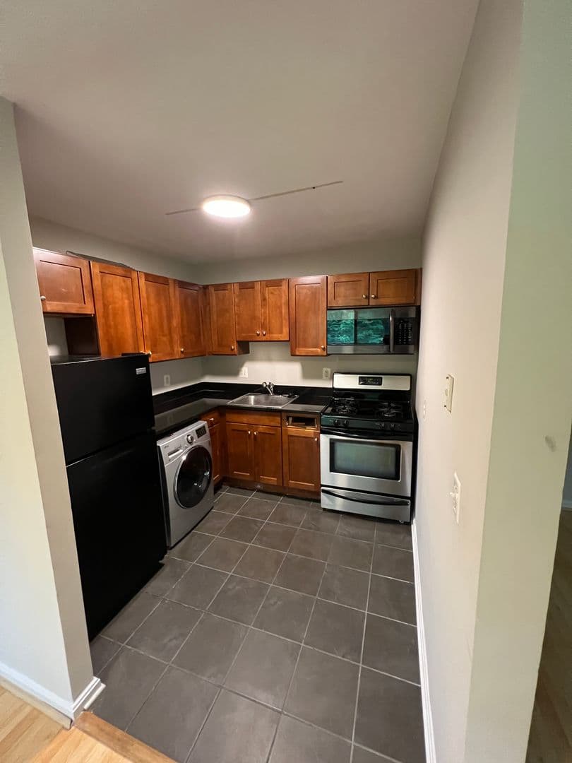 Washington House: 3111 Naylor Rd SE #301