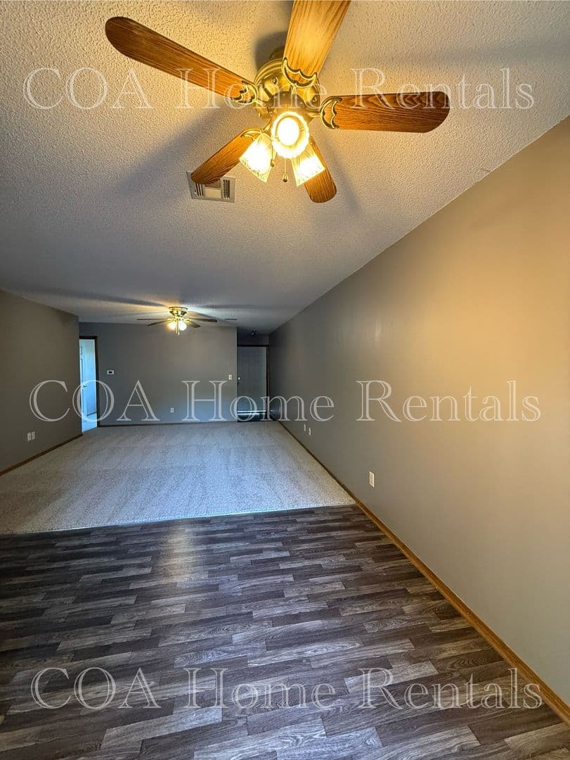 Mulvane Multiplex: 4 B Willow Lane
