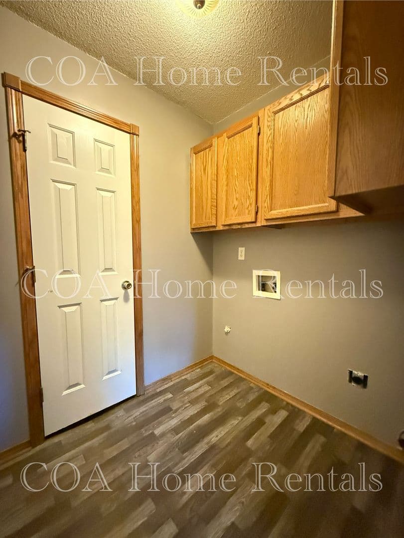Mulvane Multiplex: 4 B Willow Lane