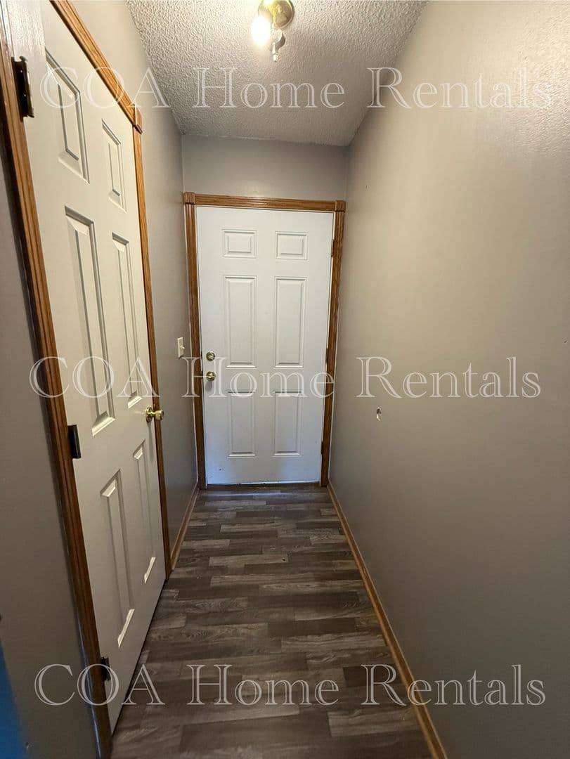 Mulvane Multiplex: 4 B Willow Lane