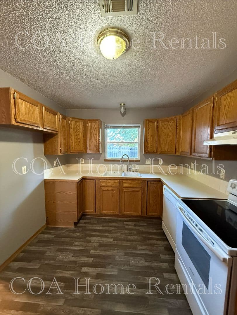 Mulvane Multiplex: 4 B Willow Lane