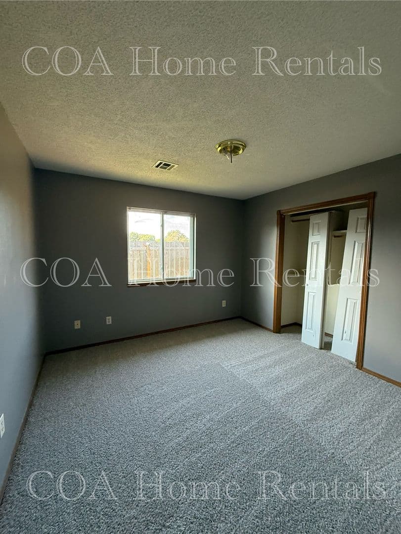 Mulvane Multiplex: 4 B Willow Lane