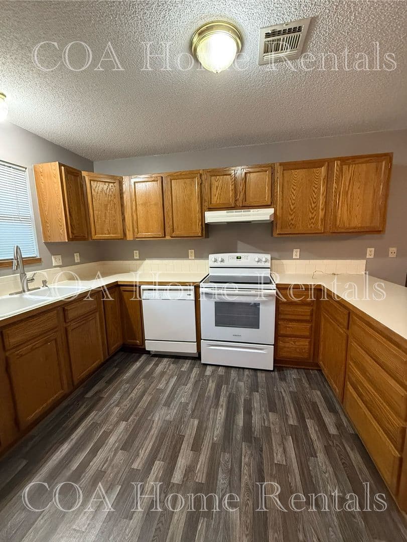 Mulvane Multiplex: 4 B Willow Lane