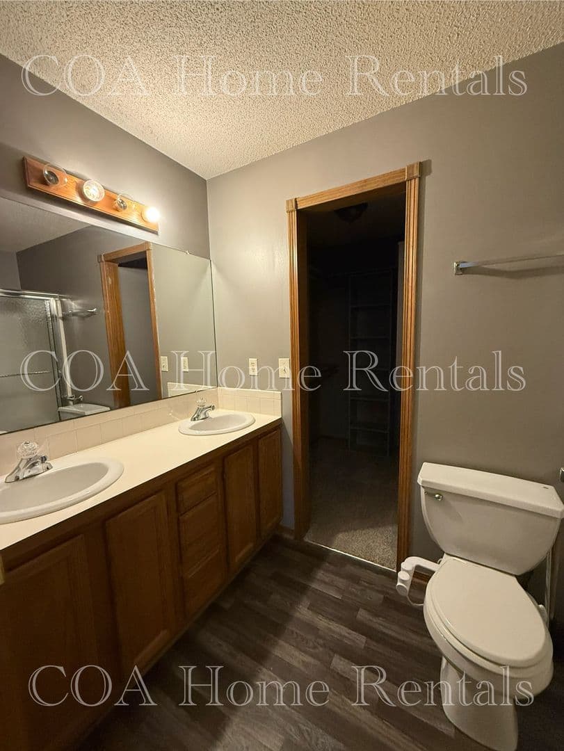 Mulvane Multiplex: 4 B Willow Lane