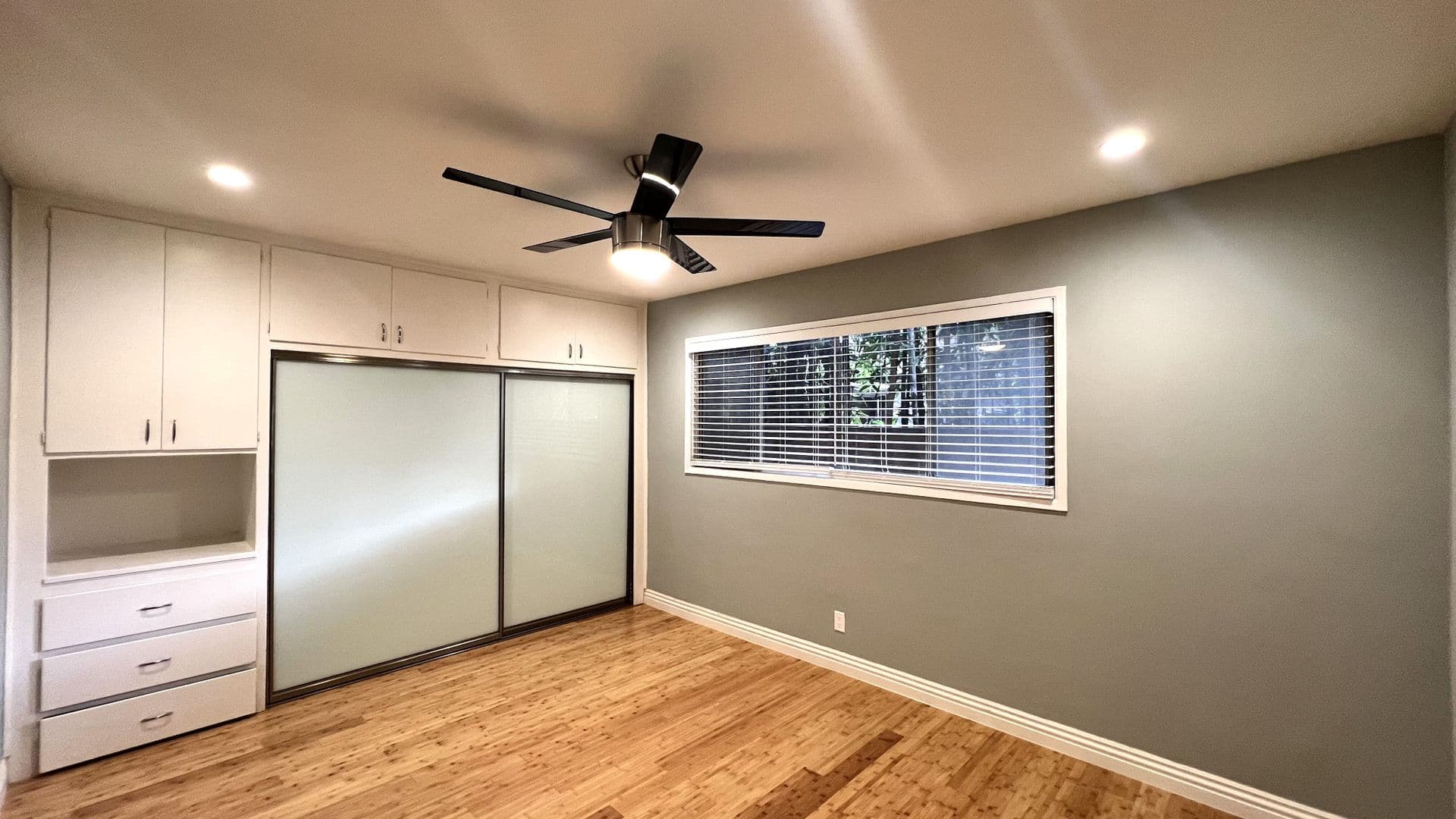 Long Beach Apartment: 233 Mira Mar Avenue