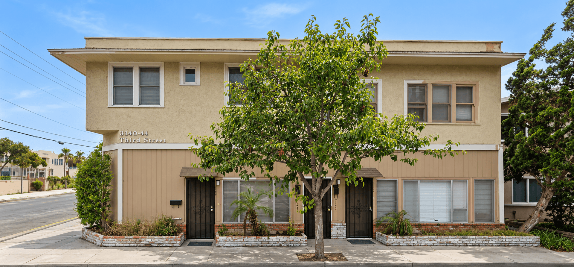 Long Beach Apartment: 3140 E 3rd Street