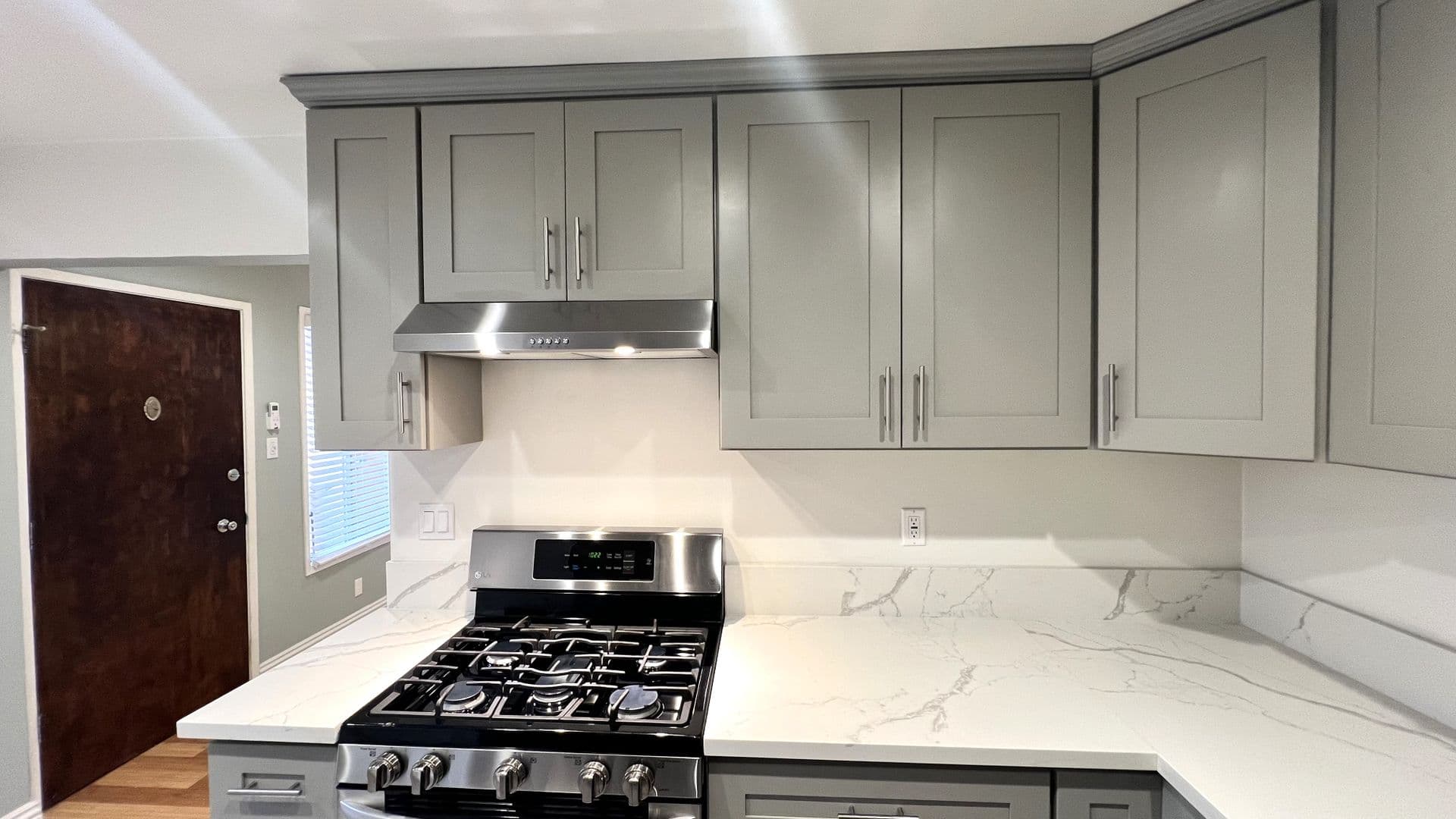Long Beach Apartment: 233 Mira Mar Avenue