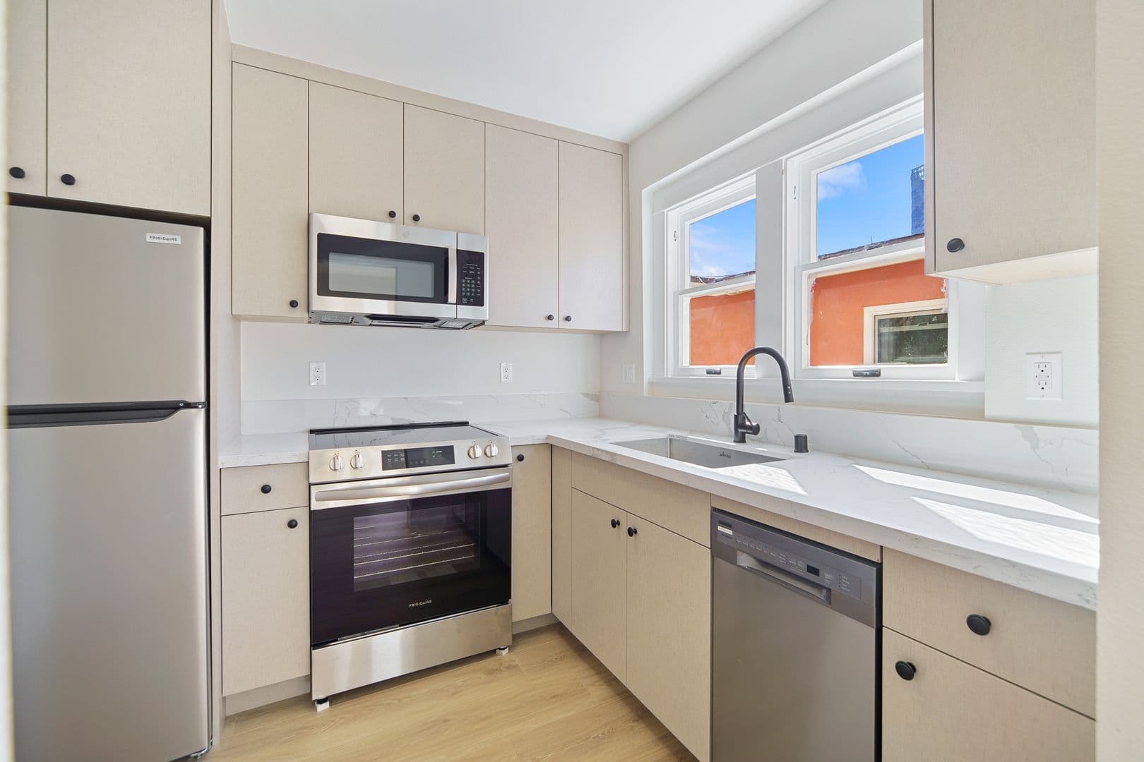 Long Beach Apartment: 1037 E 1st Street